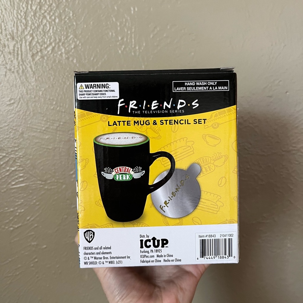 ❌LAST CHANCE❌ FRIENDS NIB latte mug & stencil set Central Perk new - Picture 3 of 3
